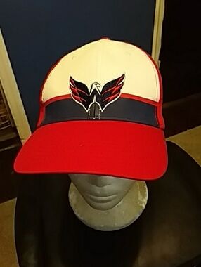 Red and White Men’s Baseball Cap with Team Emblem